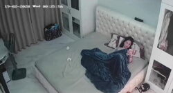 หลุดสาวนอนเกี่ยวเบ็ดในห้องตัวเองไม่รู้ว่ามีกล้อง